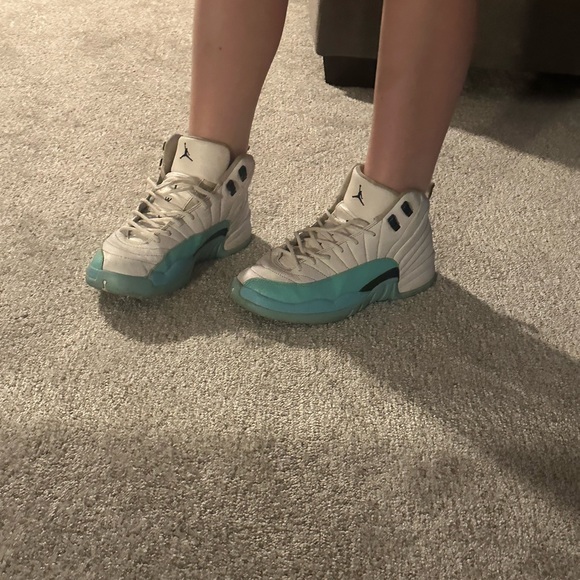 Size 9Y - Jordan 12 Retro GS “Light Aqua” (USED) - Picture 4 of 4